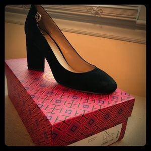 Tory Burch Black suede pumps 7.5